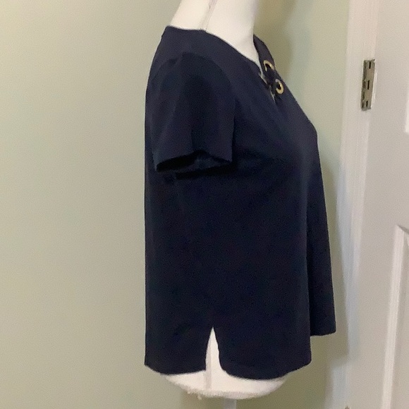 🦋MICHAEL MK navy S/S top, size Medium - Picture 3 of 7